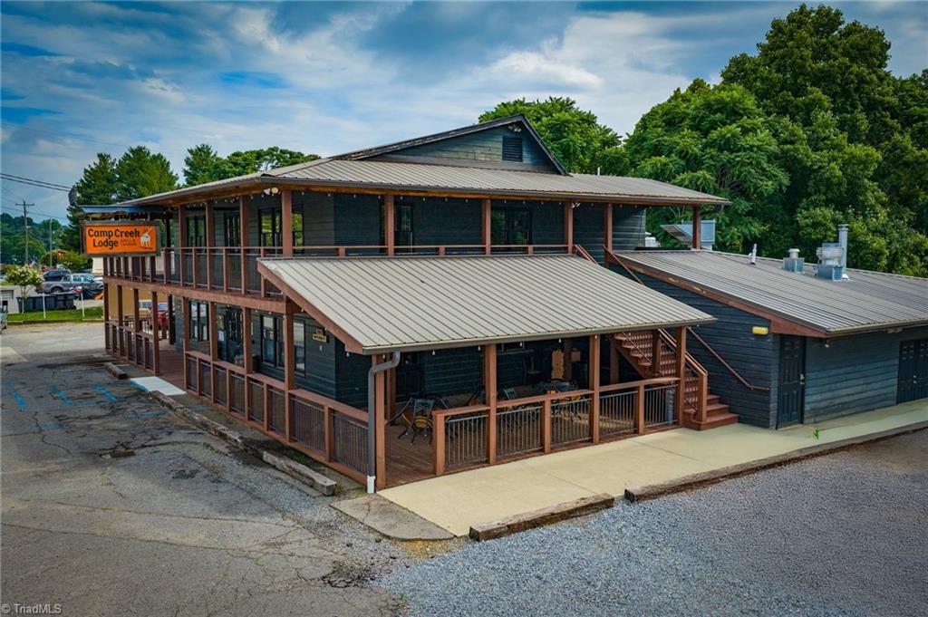 2000 Bridge Street Property Photo 1