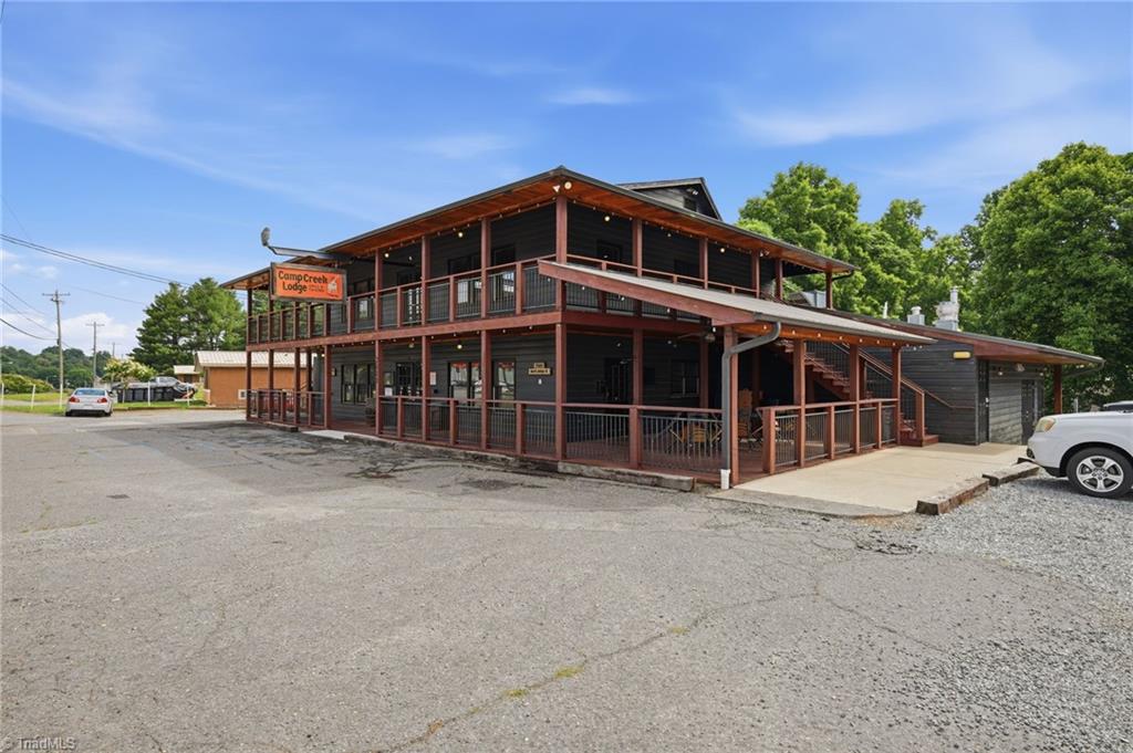 2000 Bridge Street Property Photo 3
