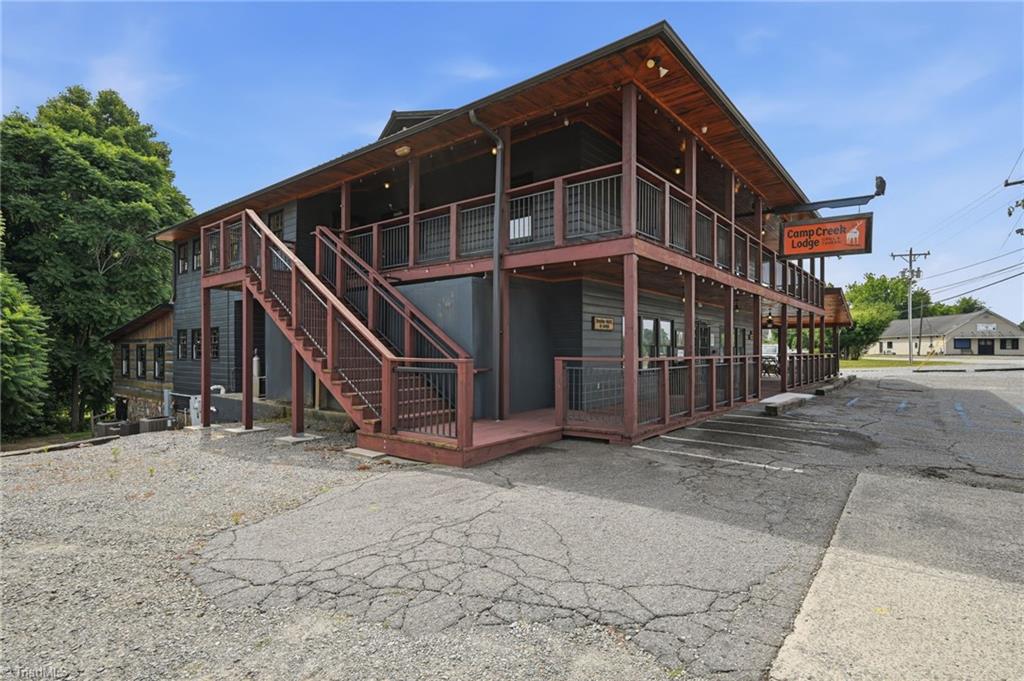 2000 Bridge Street Property Photo 5