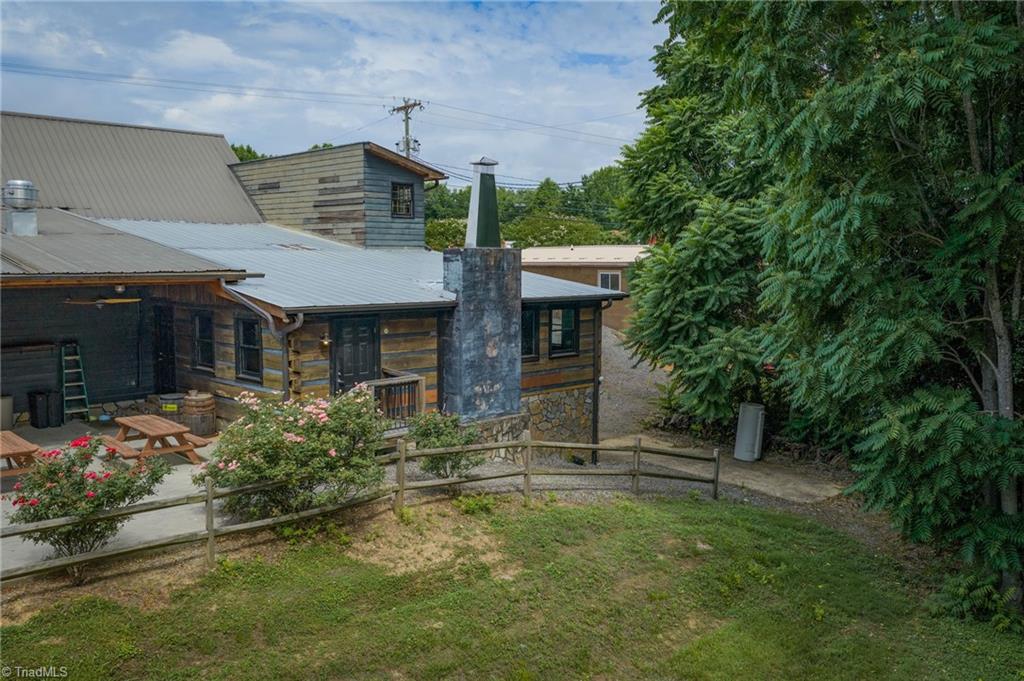 2000 Bridge Street Property Photo 7