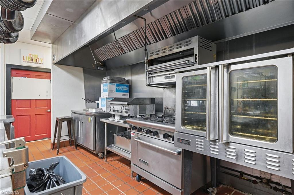 2000 Bridge Street Property Photo 17
