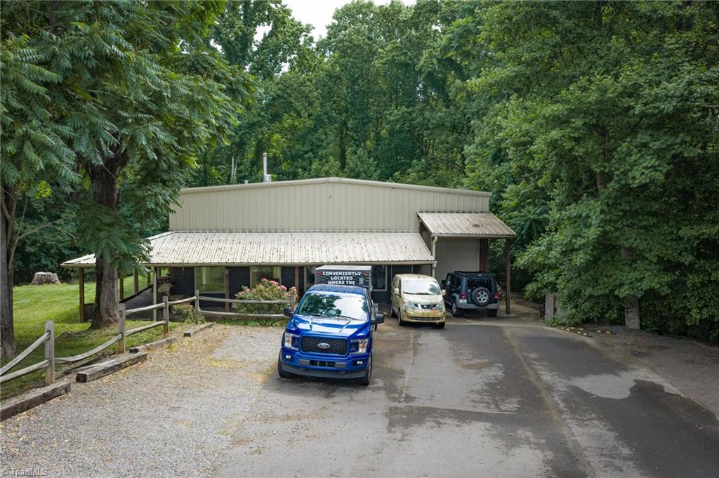 2000 Bridge Street Property Photo 35