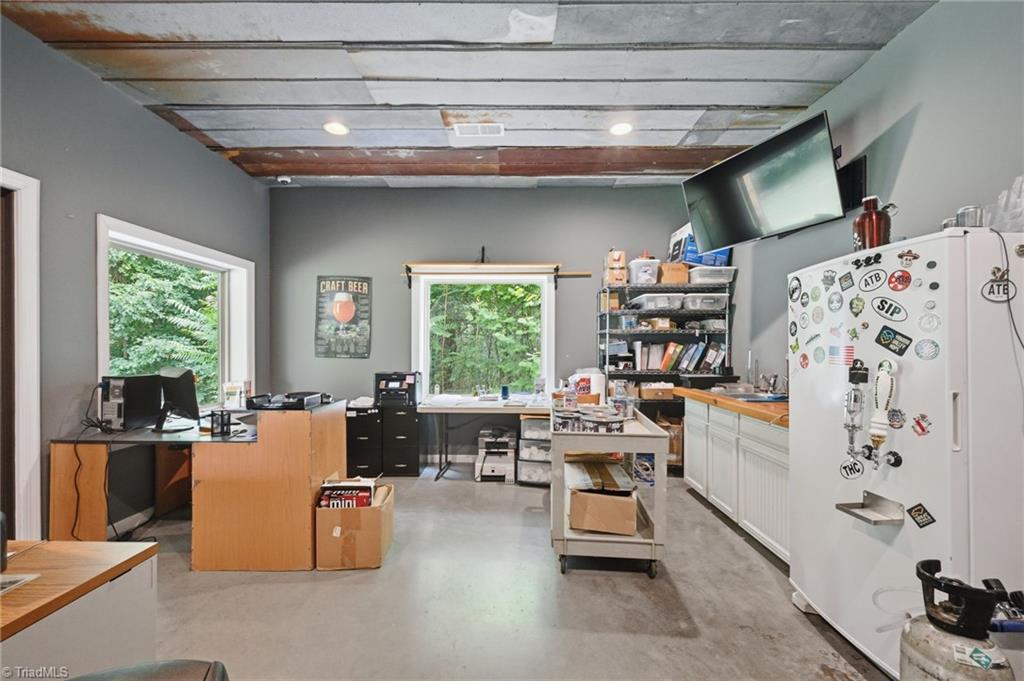 2000 Bridge Street Property Photo 42
