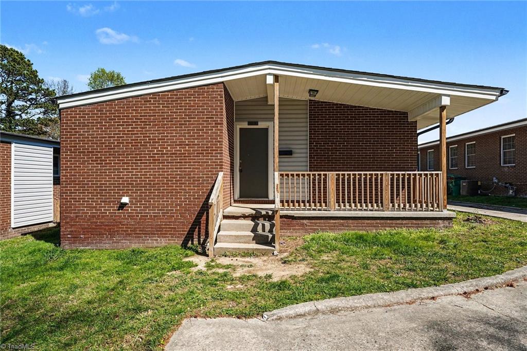 511 Saunders Place # A Property Photo 2