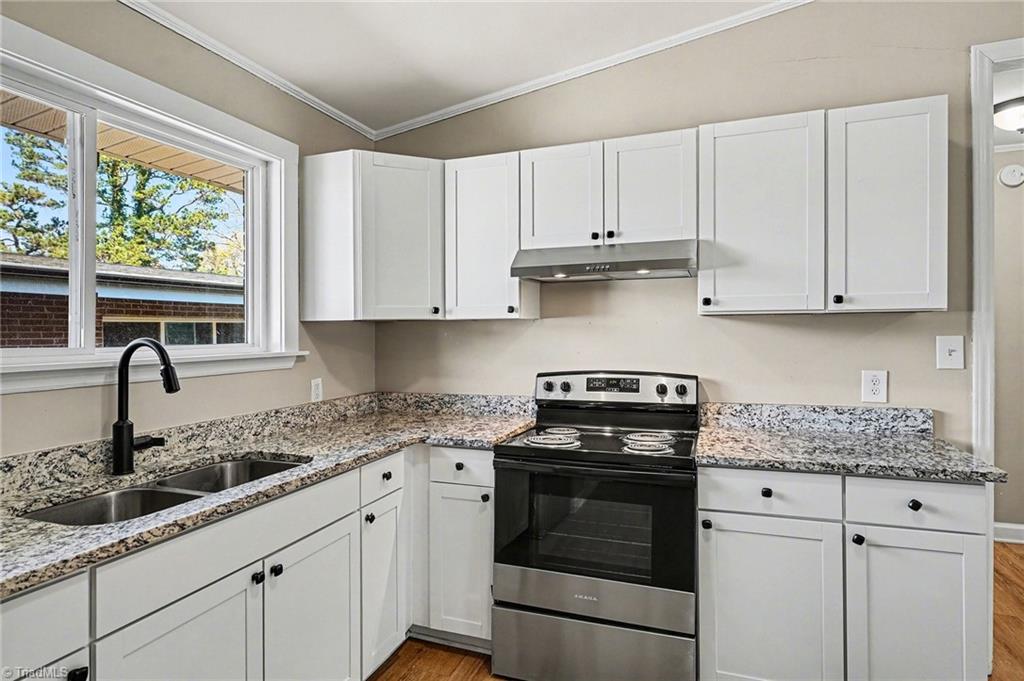 511 Saunders Place # A Property Photo 3