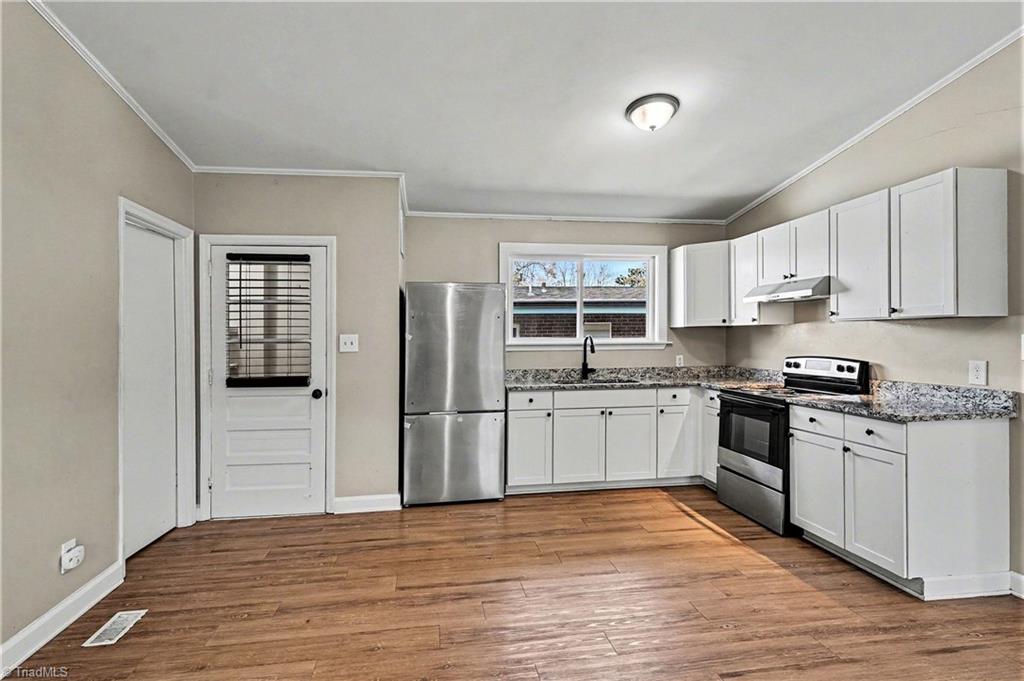 511 Saunders Place # A Property Photo 5