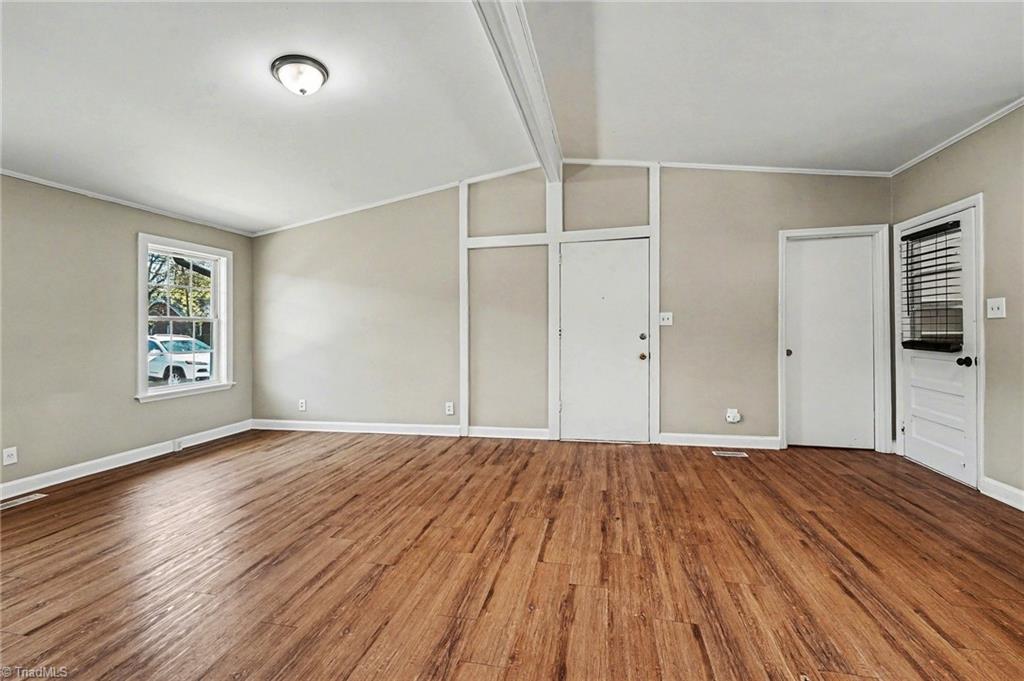 511 Saunders Place # A Property Photo 8