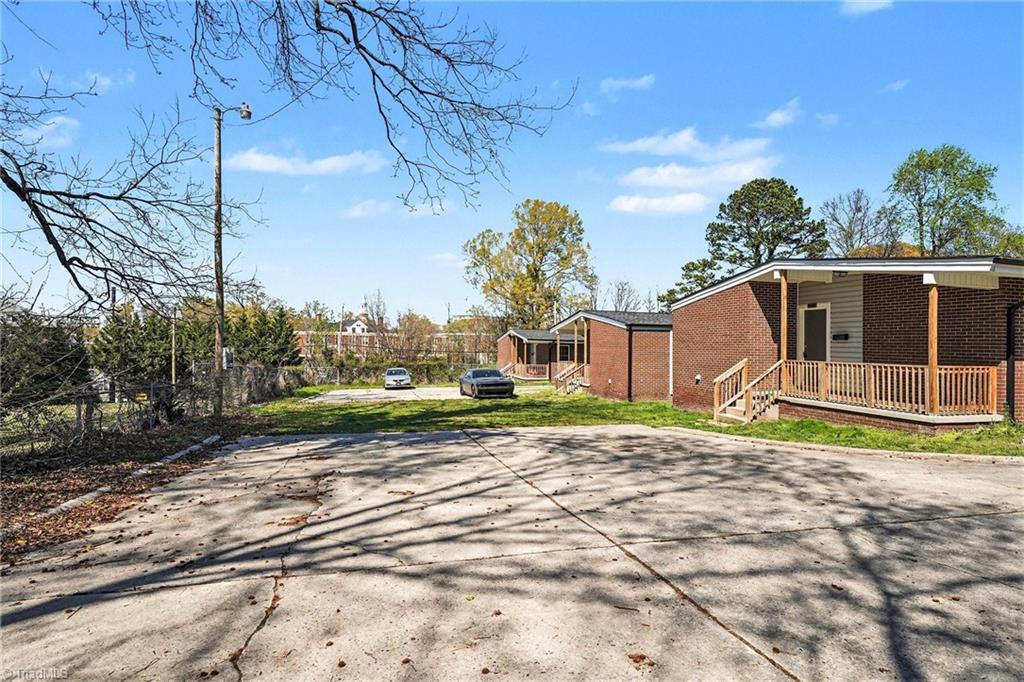 511 Saunders Place # A Property Photo 17