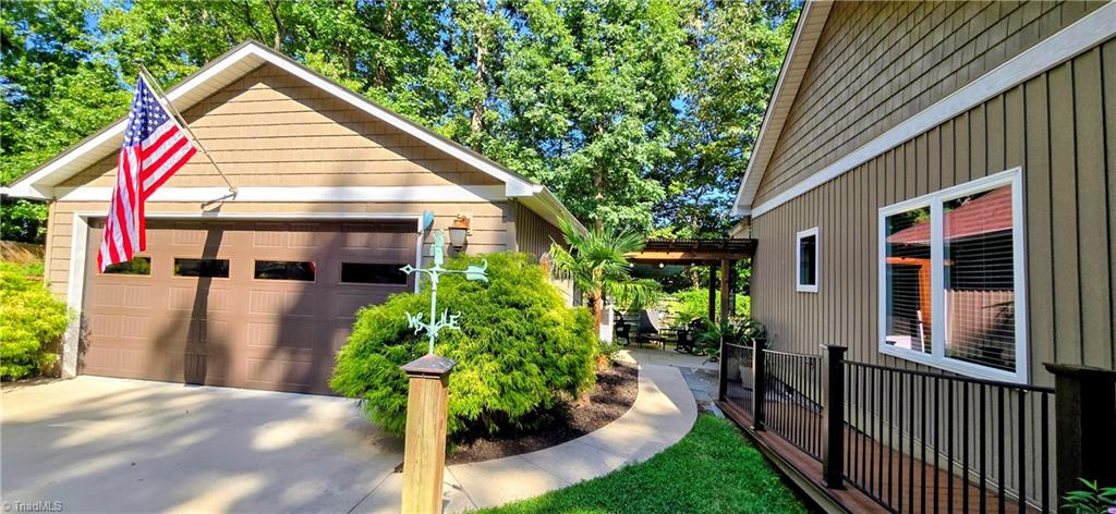 5409 Dobson Road Property Photo 3