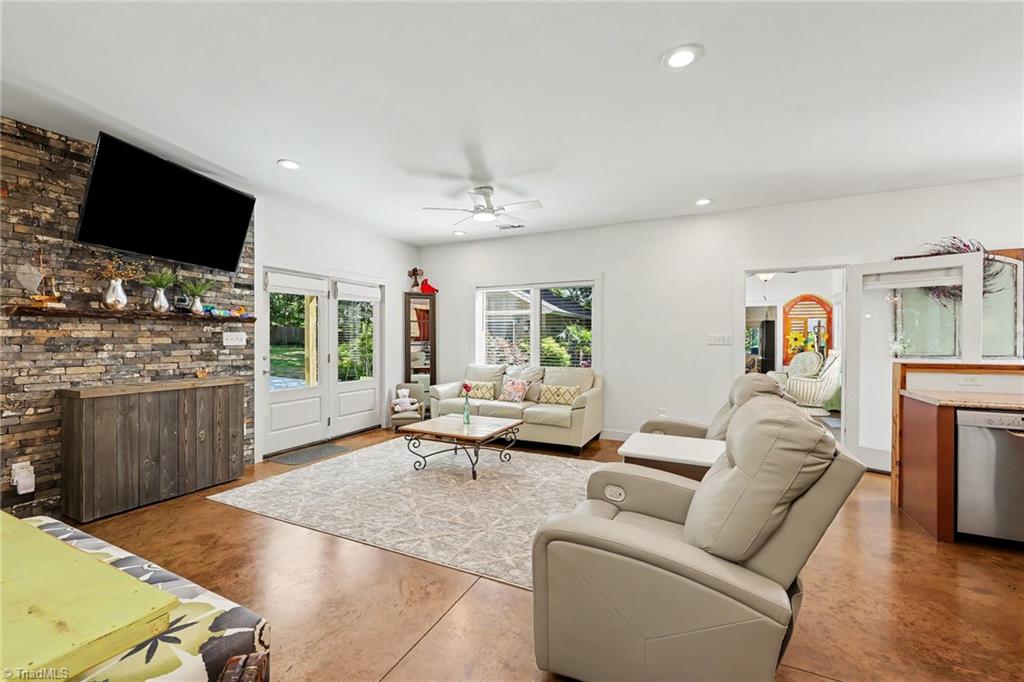 5409 Dobson Road Property Photo 12