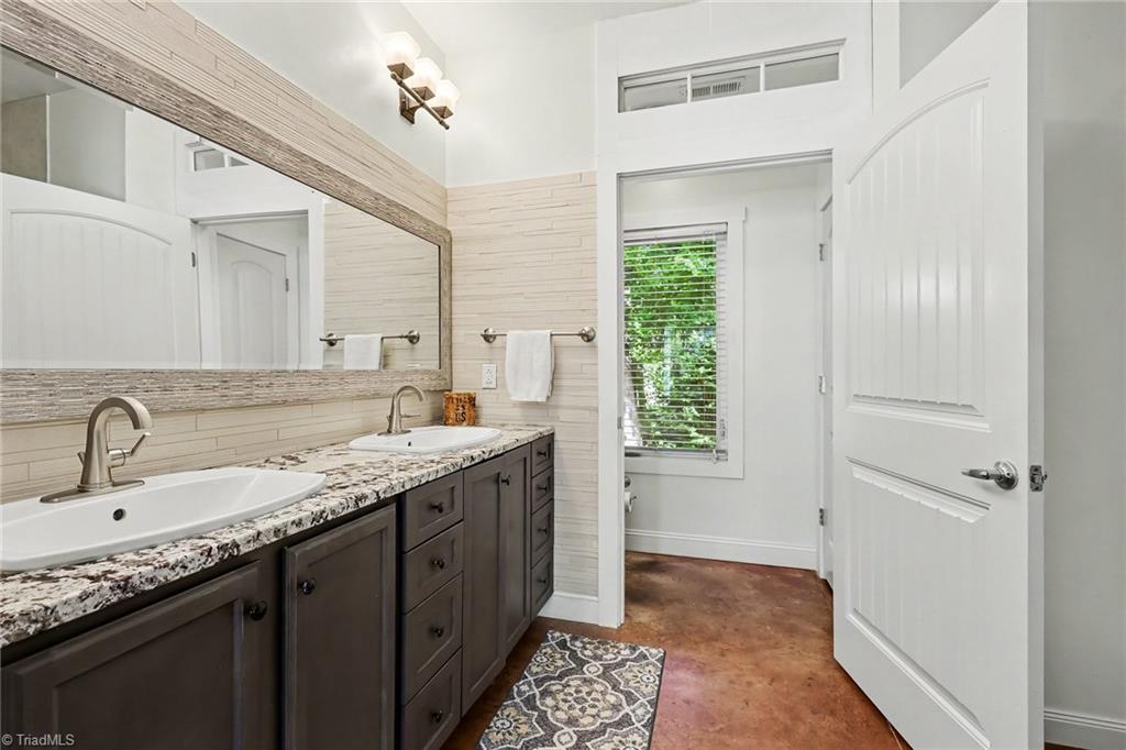 5409 Dobson Road Property Photo 20