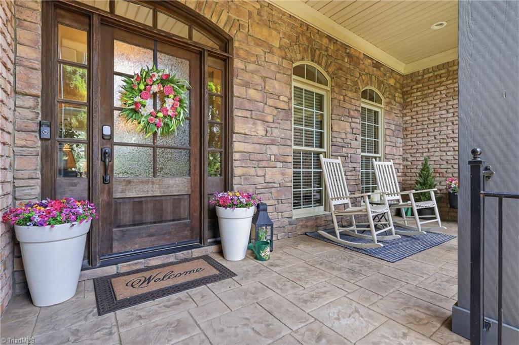 8125 Riesling Drive Property Photo 4