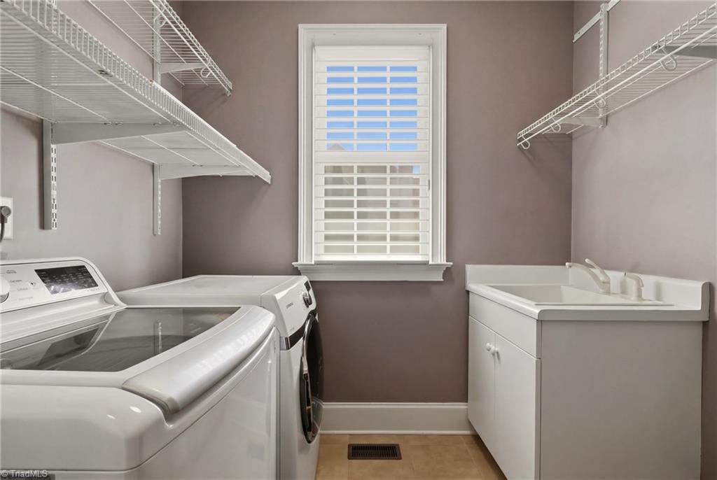 8125 Riesling Drive Property Photo 23