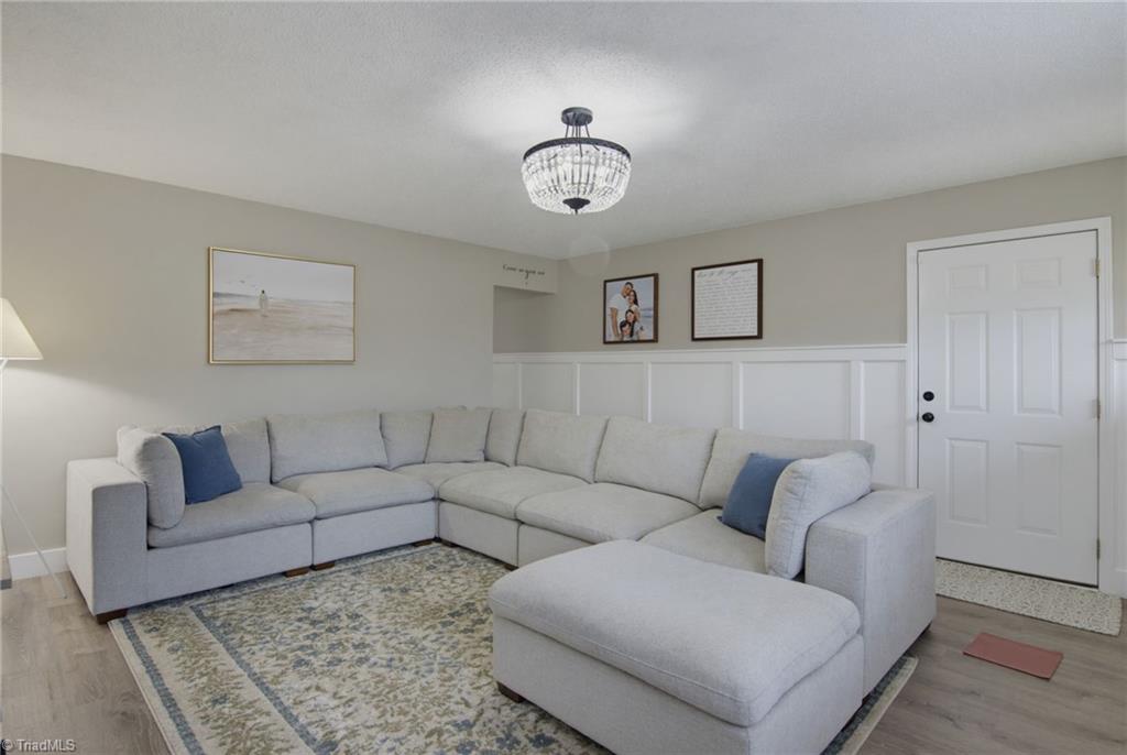 913 Topsail Drive Property Photo 8