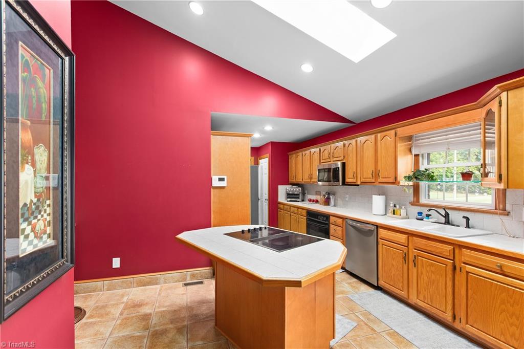 128 Meadowview Road Property Photo 13
