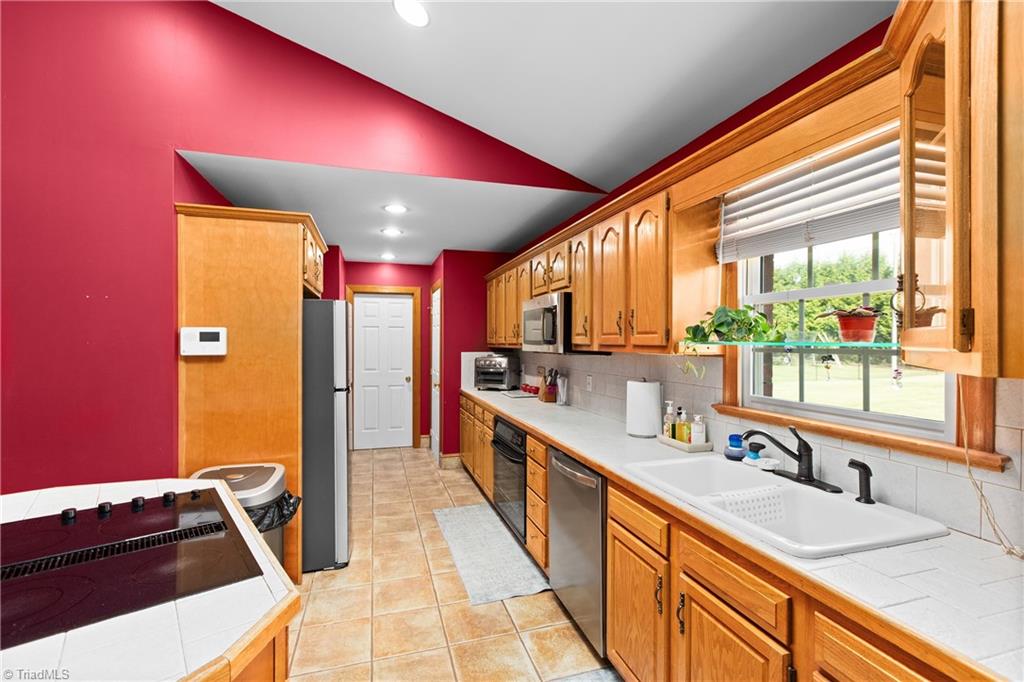 128 Meadowview Road Property Photo 15