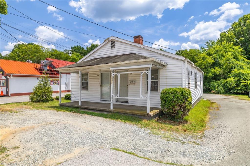 1938 E Market Street Property Photo 3