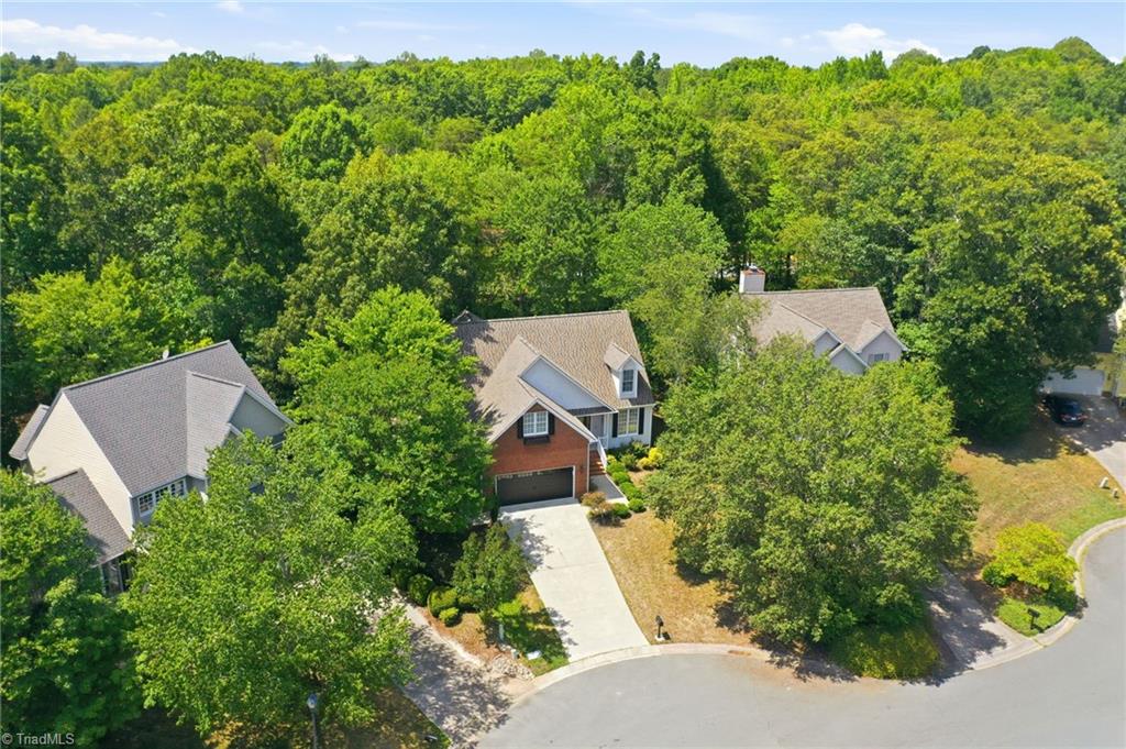425 Turnberry Drive Property Photo 2