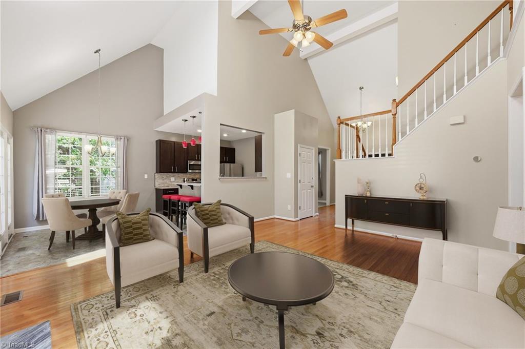 425 Turnberry Drive Property Photo 4