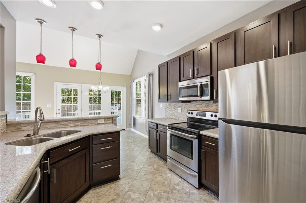 425 Turnberry Drive Property Photo 11