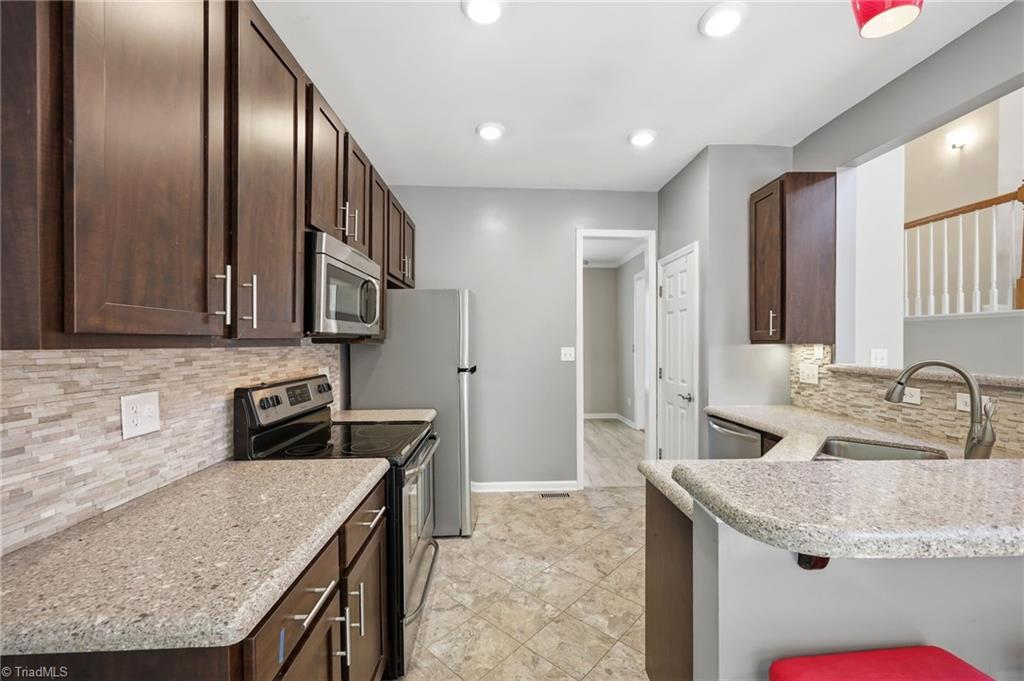 425 Turnberry Drive Property Photo 12