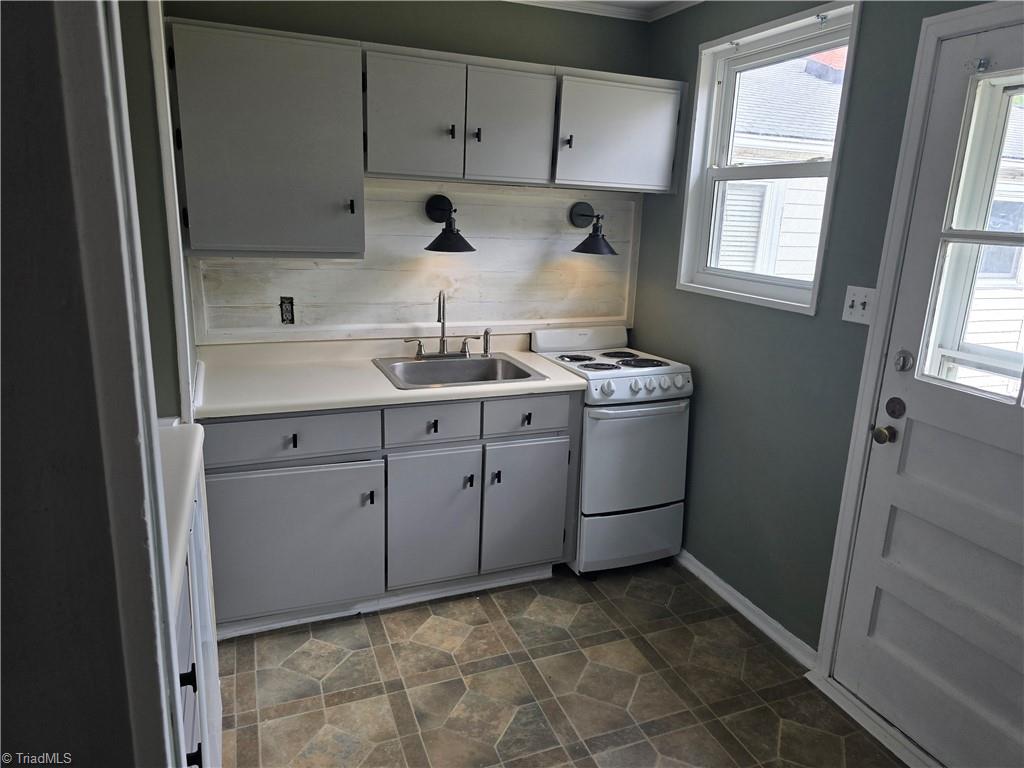 568 Overlook Street Property Photo 3
