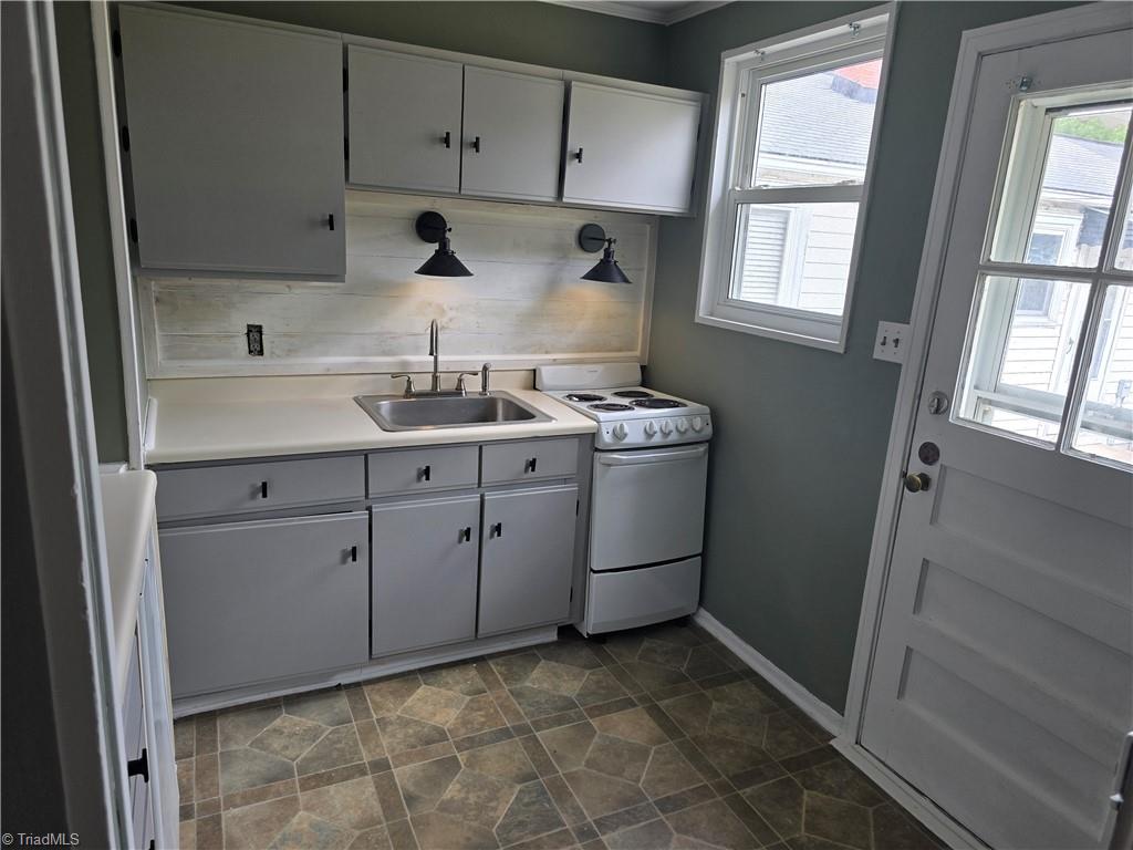 568 Overlook Street Property Photo 5