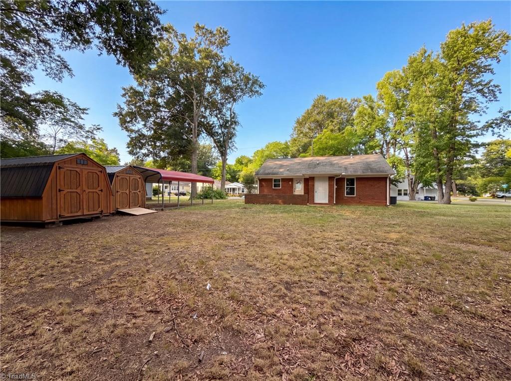 304 Field Street Property Photo 5