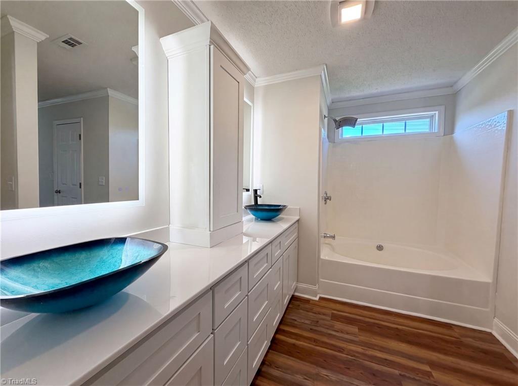 105 Jefferson Forest Court Property Photo 10