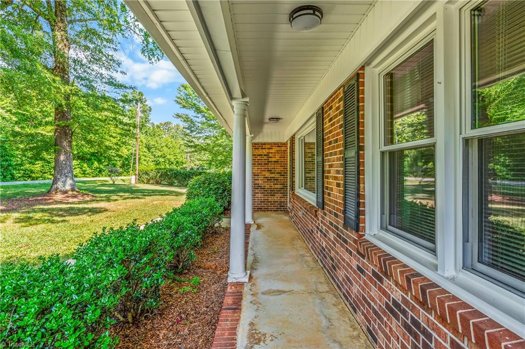3323 Rockford Road Property Photo 5
