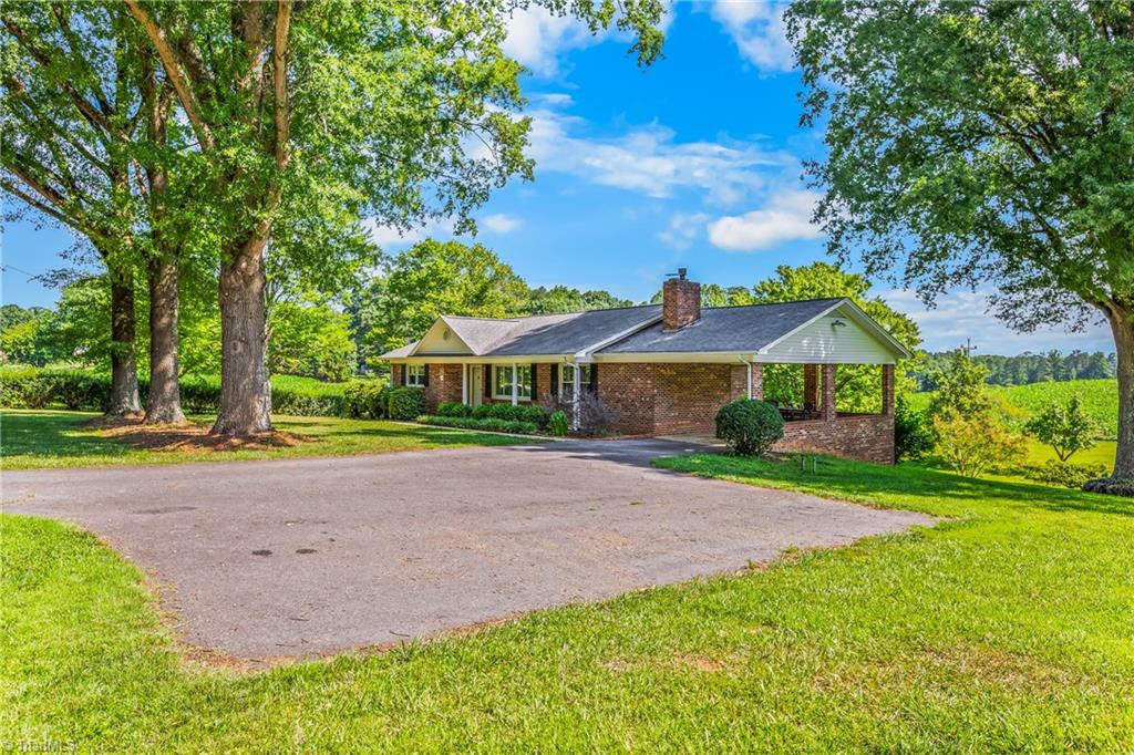 3323 Rockford Road Property Photo 6