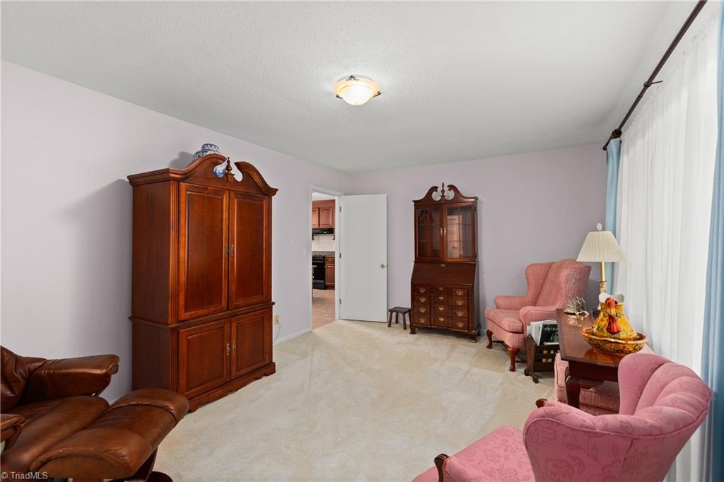 3323 Rockford Road Property Photo 7