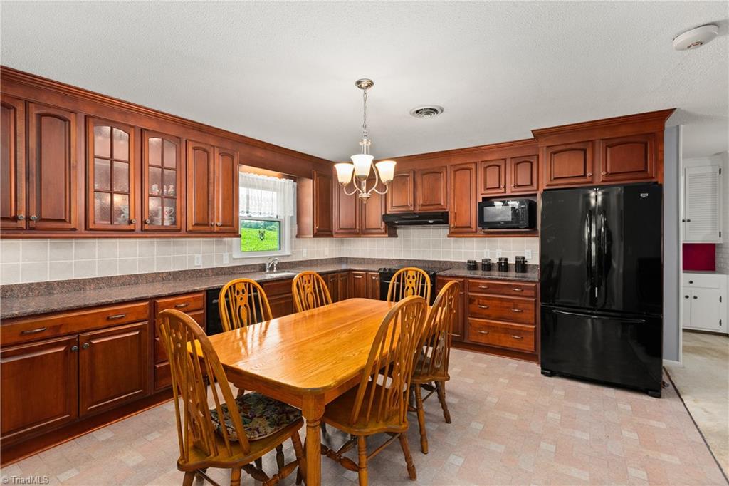 3323 Rockford Road Property Photo 10