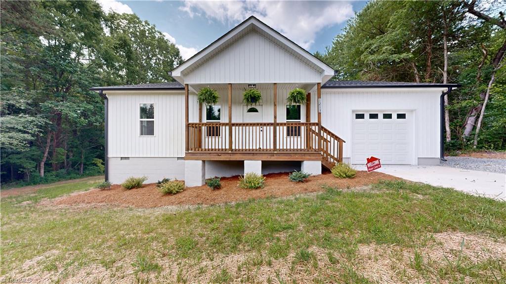 1213 Hillcrest Drive Property Photo 1