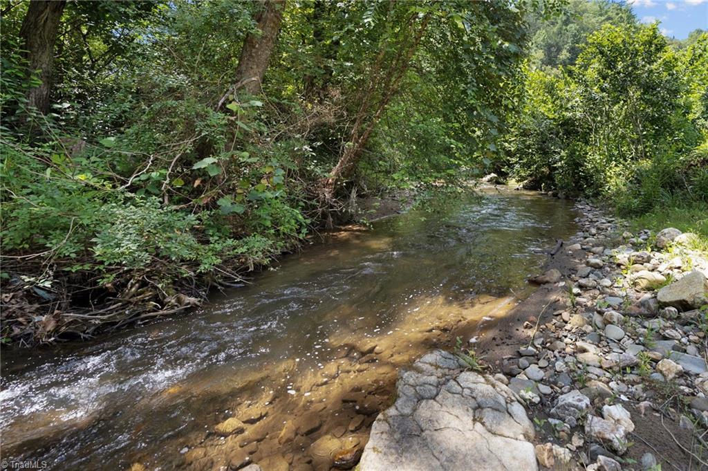 1296 Sheets Gap Road Property Photo 2