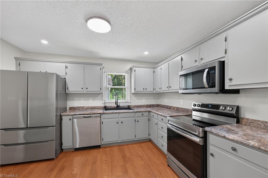 515 E Willowbrook Drive Property Photo 4
