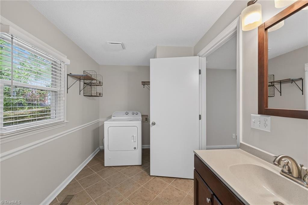 515 E Willowbrook Drive Property Photo 19