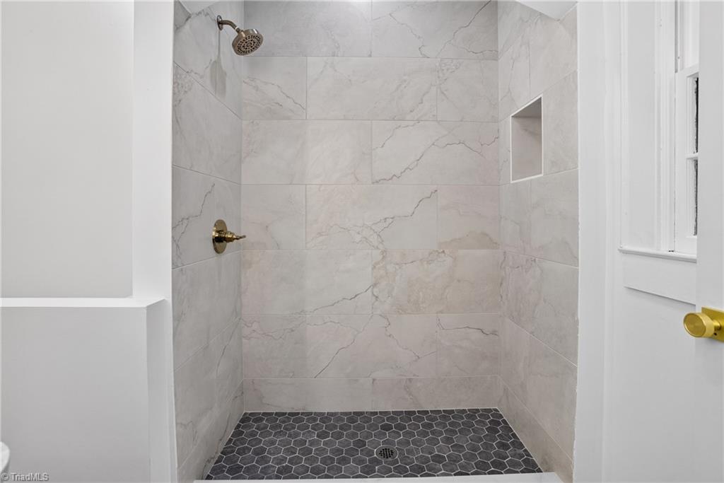 405 Spring Street Property Photo 17