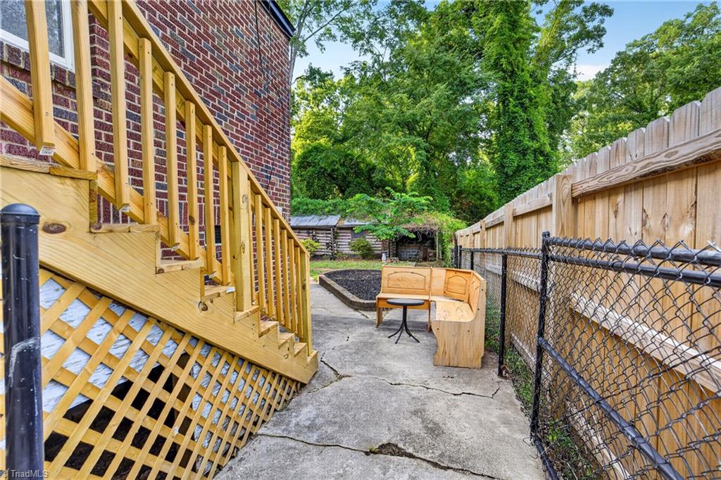 405 Spring Street Property Photo 37