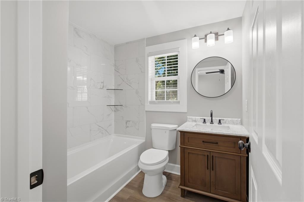1024 Franklin Street Property Photo 25