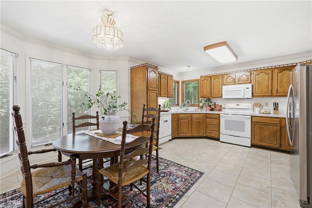 561 Mason Knoll Drive Property Photo 3