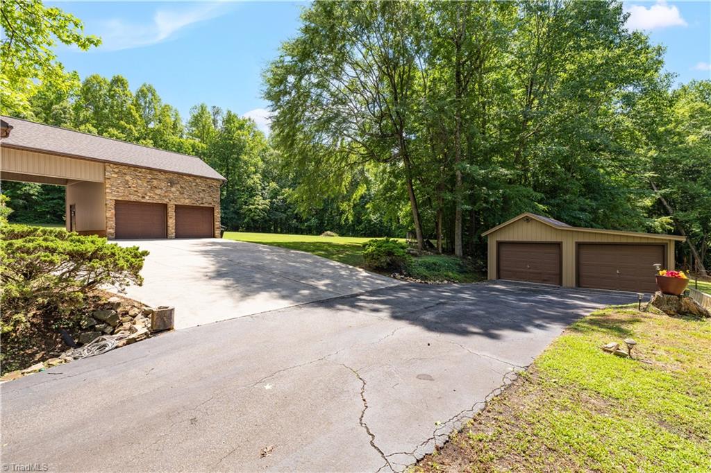 3505 Ivey Lane Property Photo 3