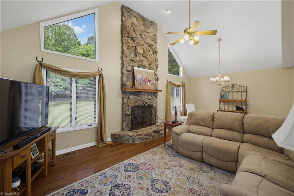 3505 Ivey Lane Property Photo 7