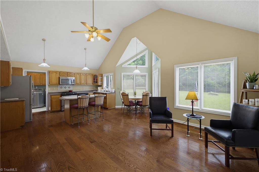 3505 Ivey Lane Property Photo 8