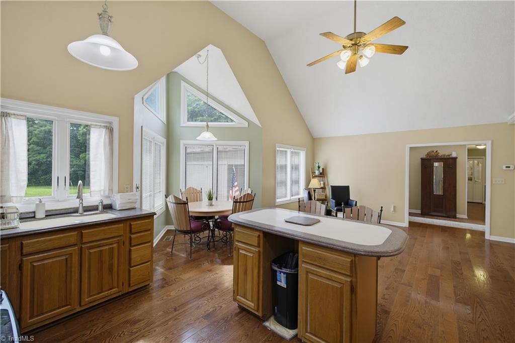 3505 Ivey Lane Property Photo 12