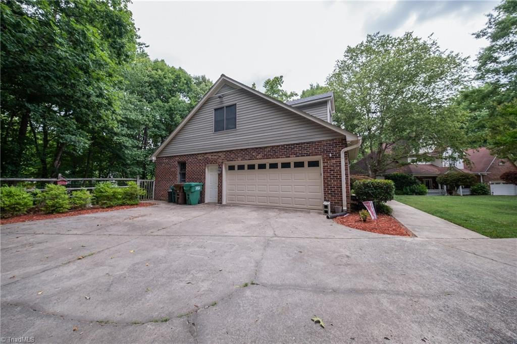 2448 Glen Cove Way Property Photo 3