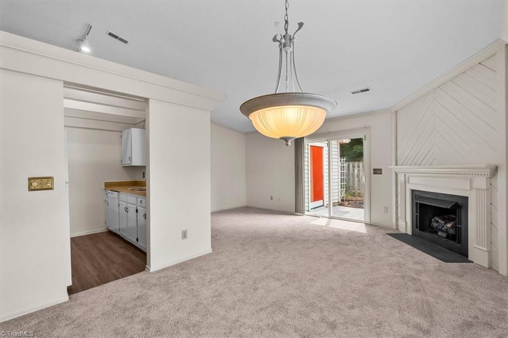 2645 Cottage Place Property Photo 8