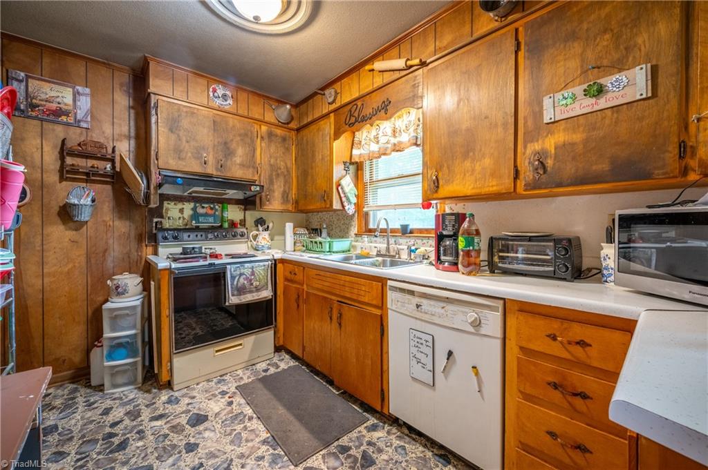 3987 Webbs Mill Road N Property Photo 9