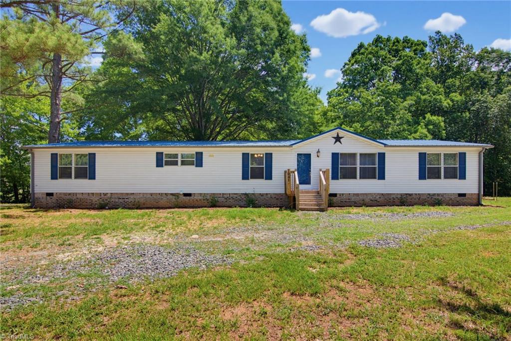 1041 Whitts Road Property Photo 1