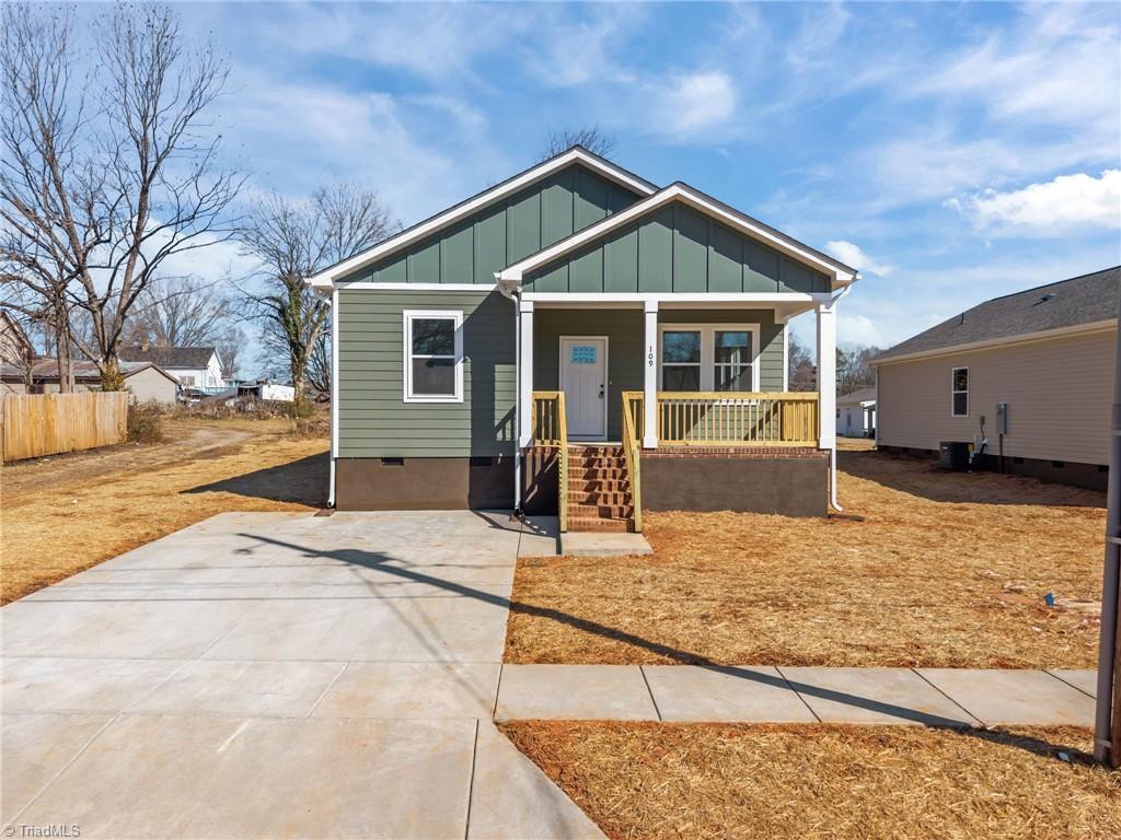 109 E Earnhardt Street Property Photo 2